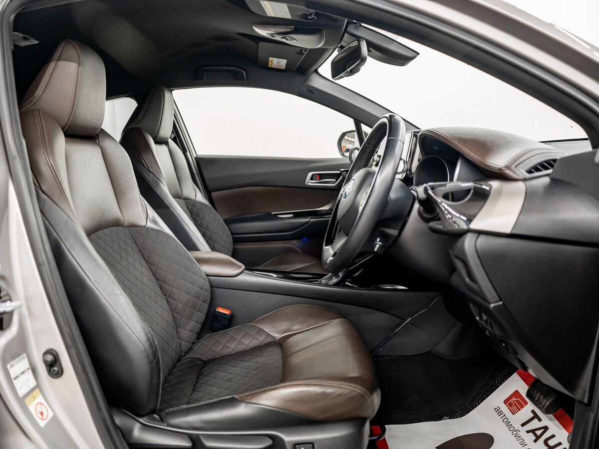 Toyota C-HR 2017 - фото автомобиля