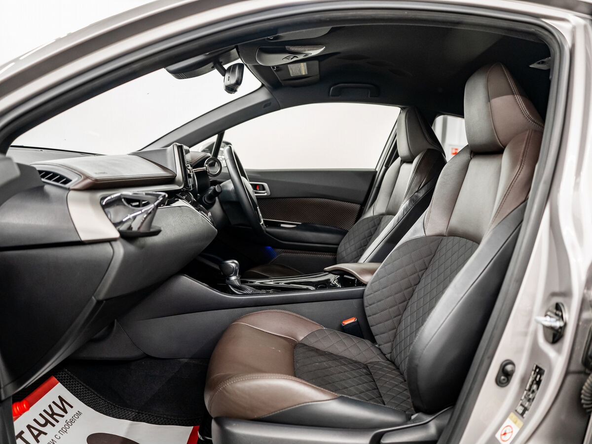 Toyota C-HR 2017 - фото автомобиля