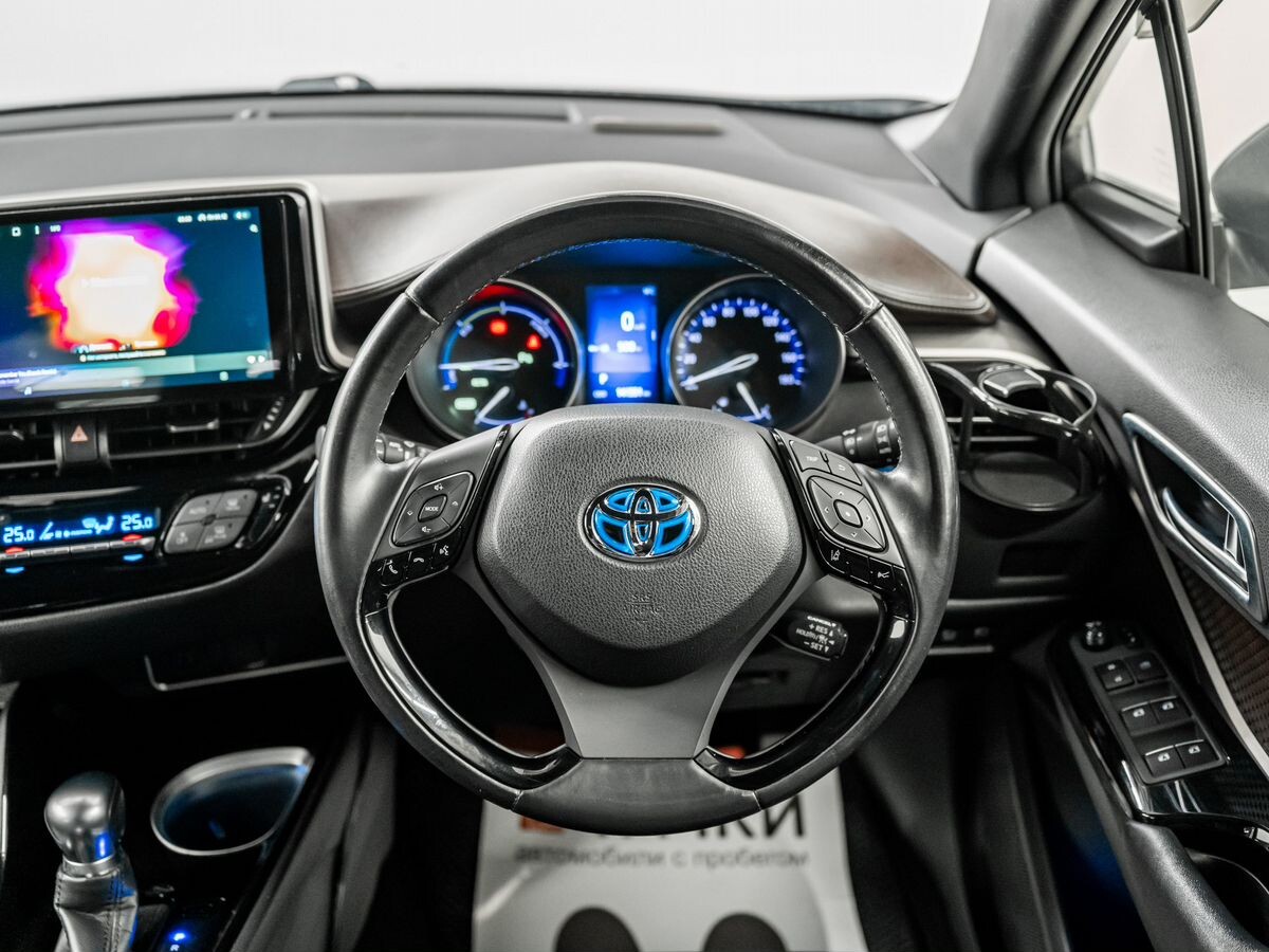 Toyota C-HR 2017 - фото автомобиля
