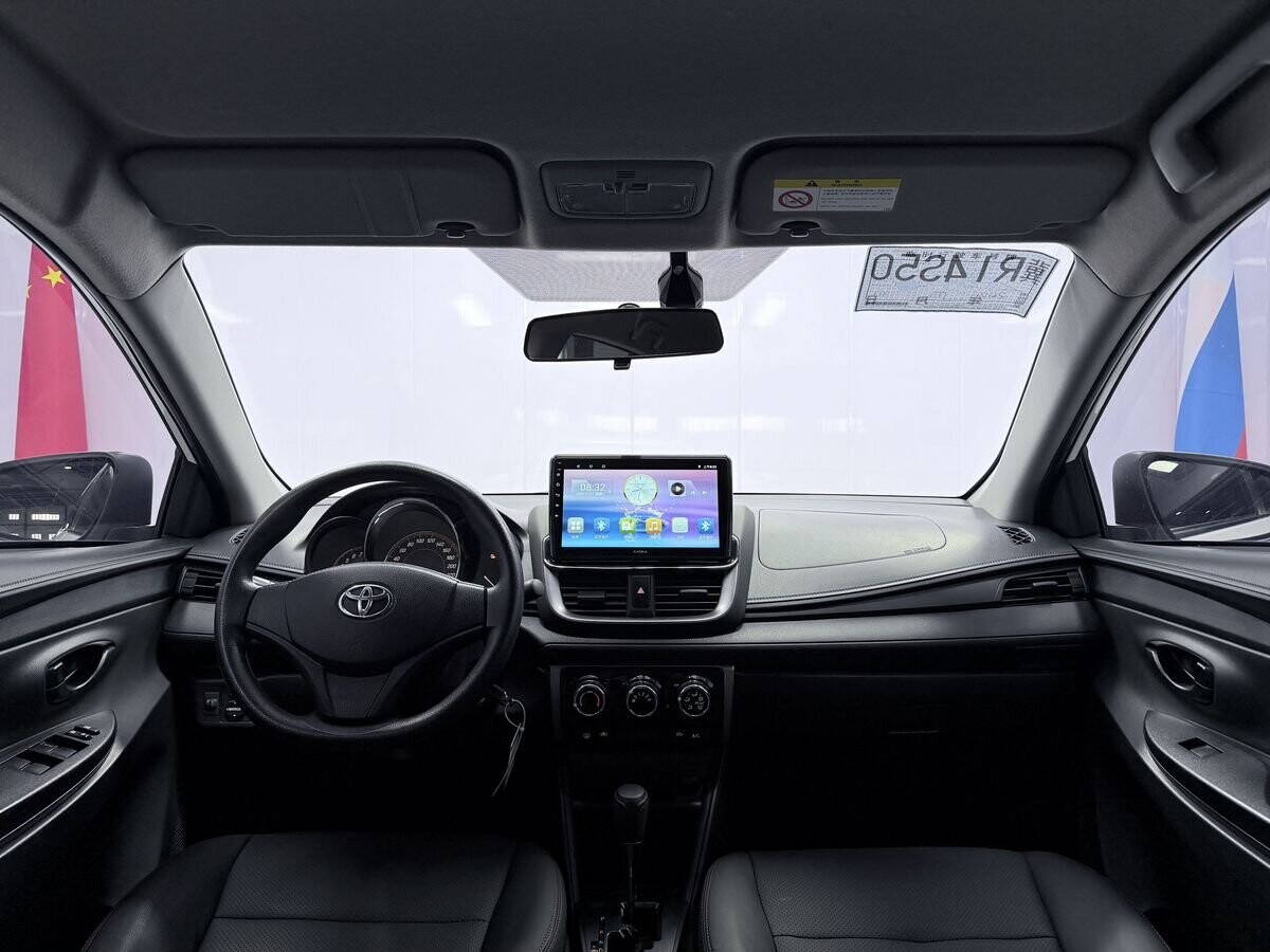 Toyota Yaris 2021 - фото автомобиля