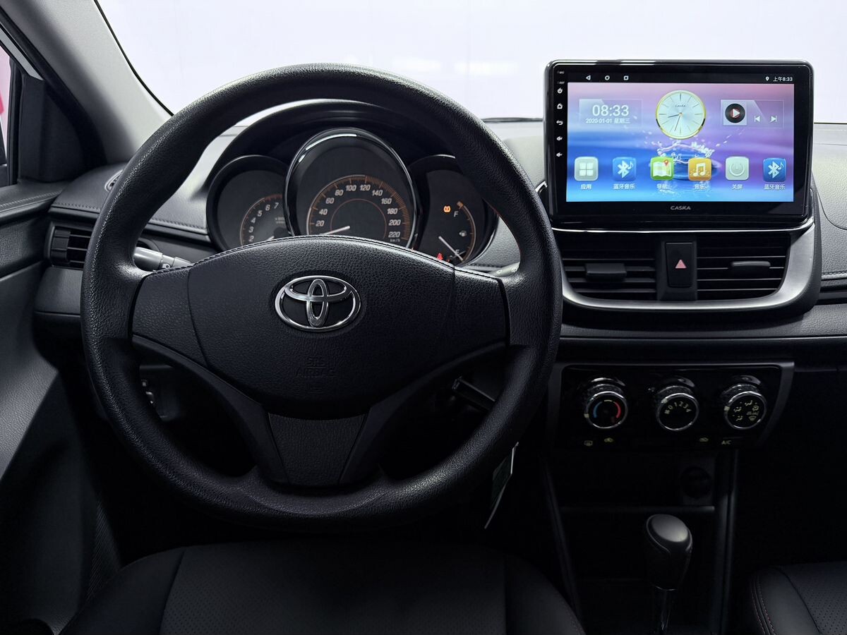 Toyota Yaris 2021 - фото автомобиля
