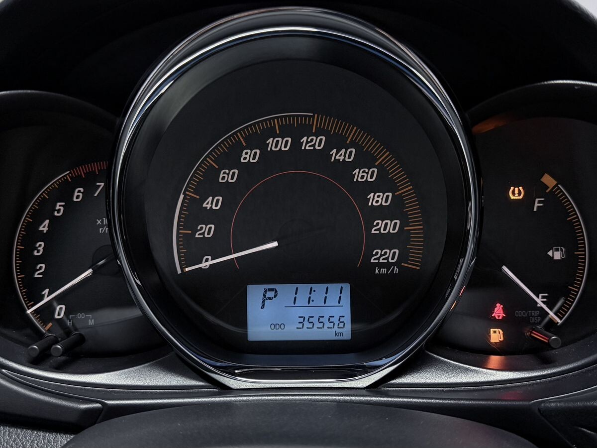 Toyota Yaris 2021 - фото автомобиля