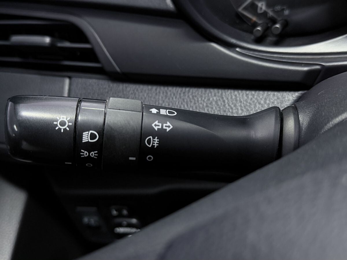 Toyota Yaris 2021 - фото автомобиля