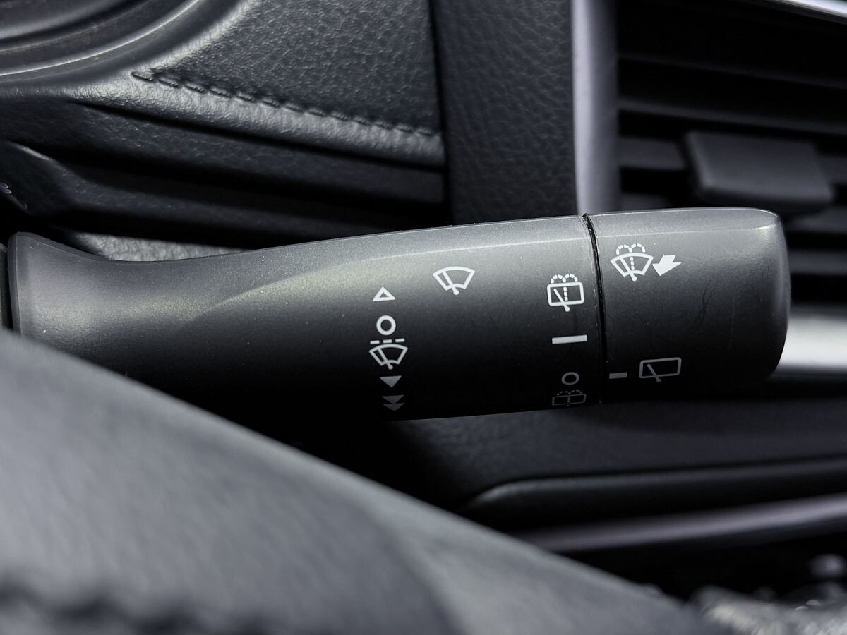 Toyota Yaris 2021 - фото автомобиля