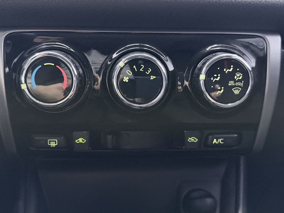 Toyota Yaris 2021 - фото автомобиля