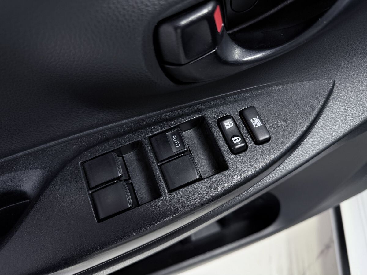 Toyota Yaris 2021 - фото автомобиля