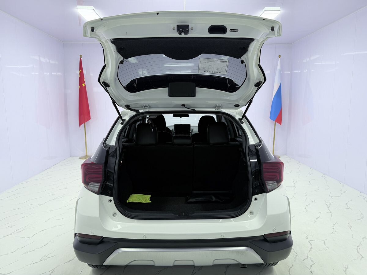 Toyota Yaris 2021 - фото автомобиля