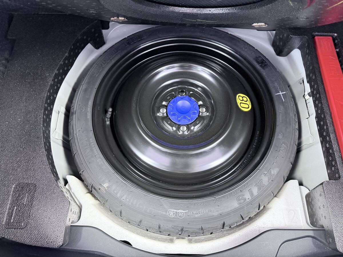 Toyota Yaris 2021 - фото автомобиля