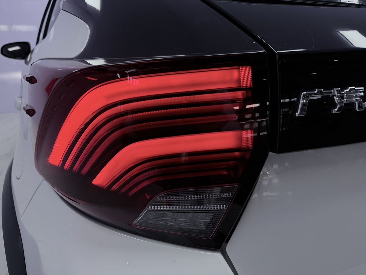 Toyota Yaris 2021 - фото автомобиля