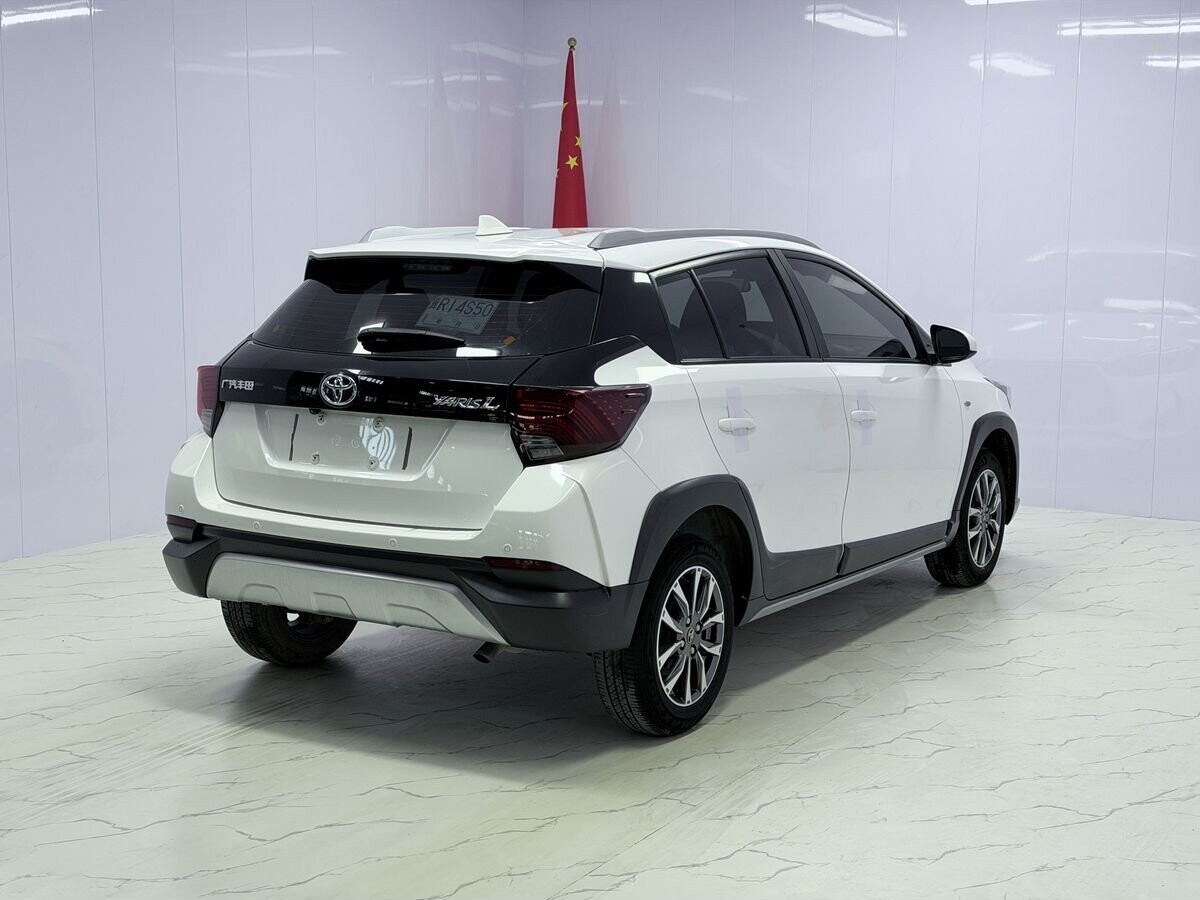 Toyota Yaris 2021 - фото автомобиля