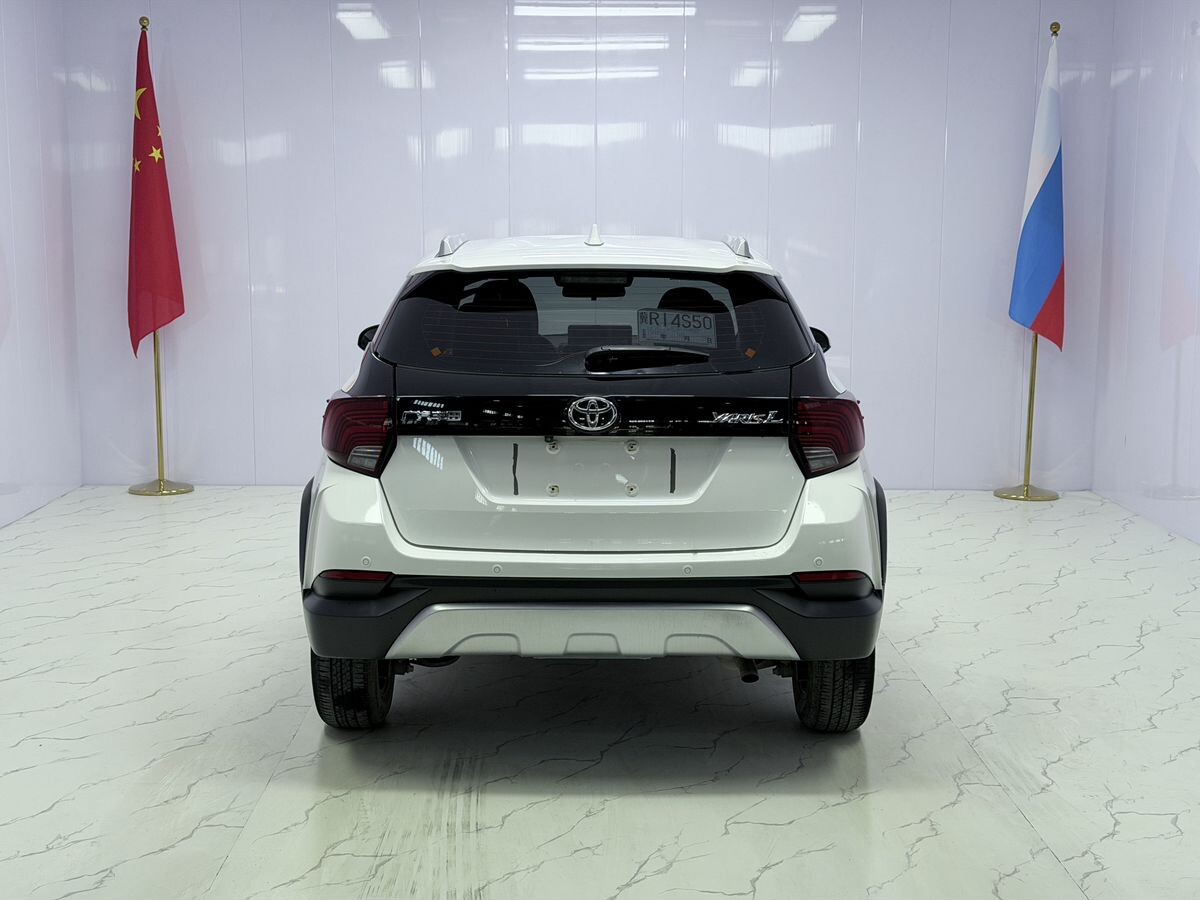 Toyota Yaris 2021 - фото автомобиля
