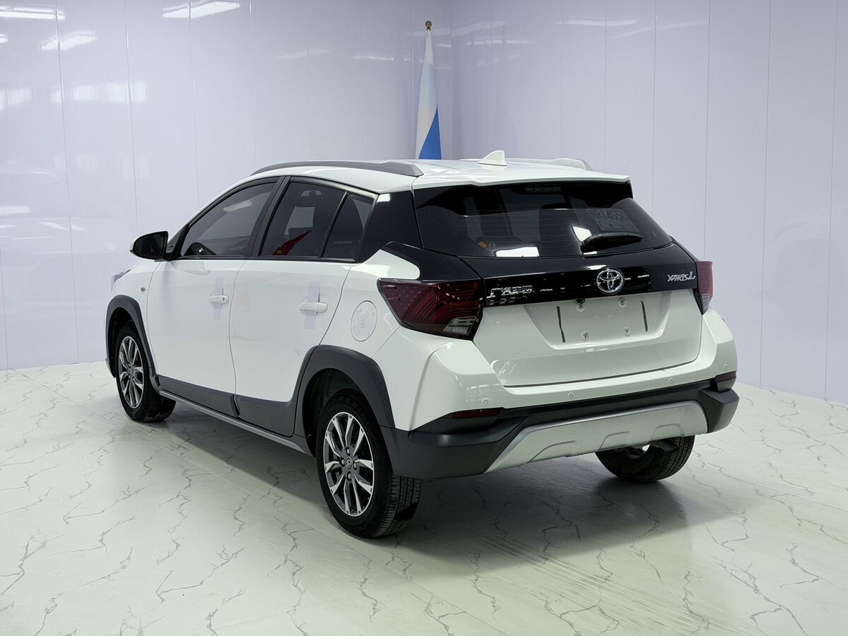 Toyota Yaris 2021 - фото автомобиля