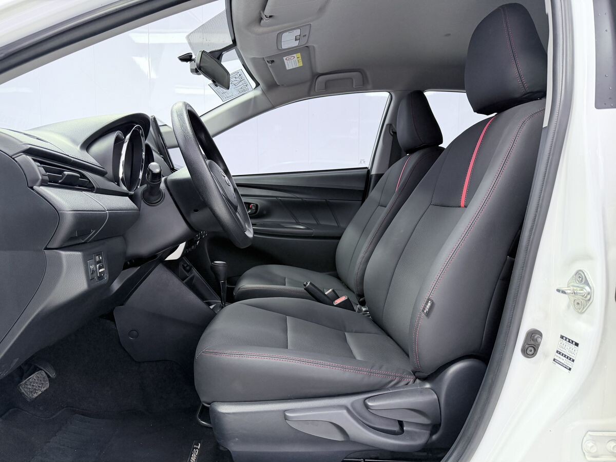 Toyota Yaris 2021 - фото автомобиля