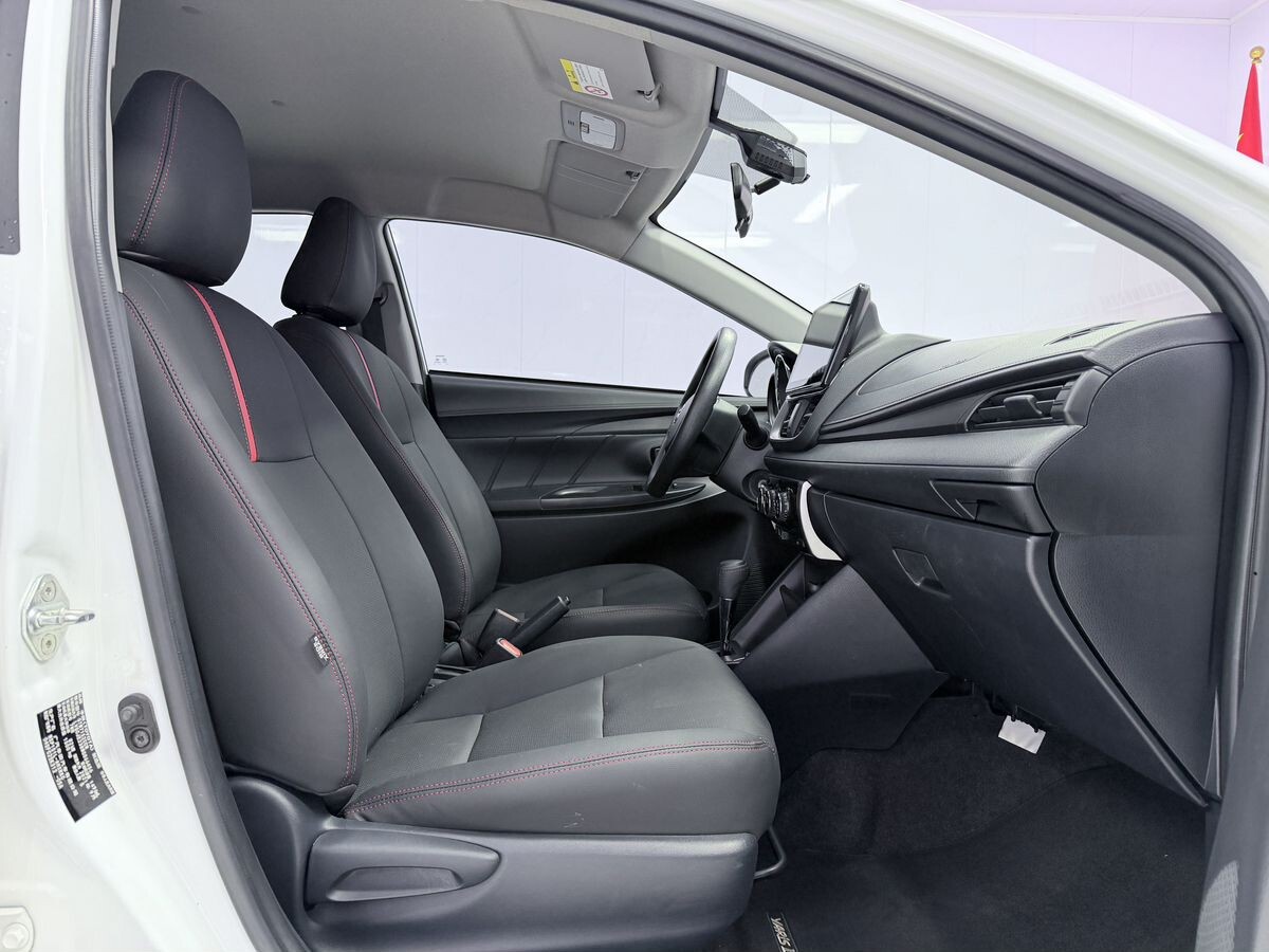 Toyota Yaris 2021 - фото автомобиля