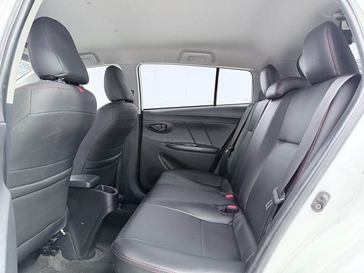 Toyota Yaris 2021 - фото автомобиля