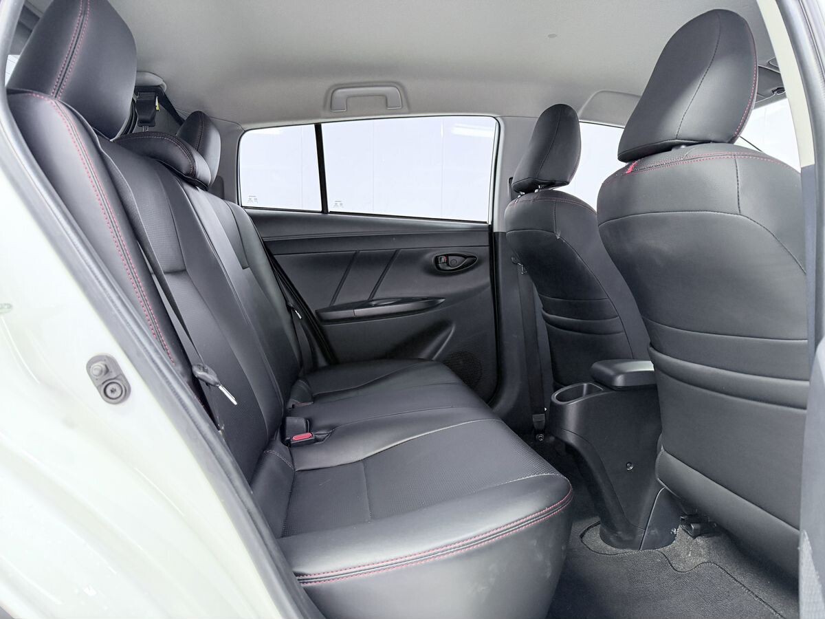 Toyota Yaris 2021 - фото автомобиля