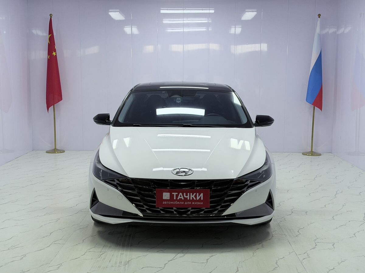 Hyundai Elantra 2022 - фото автомобиля