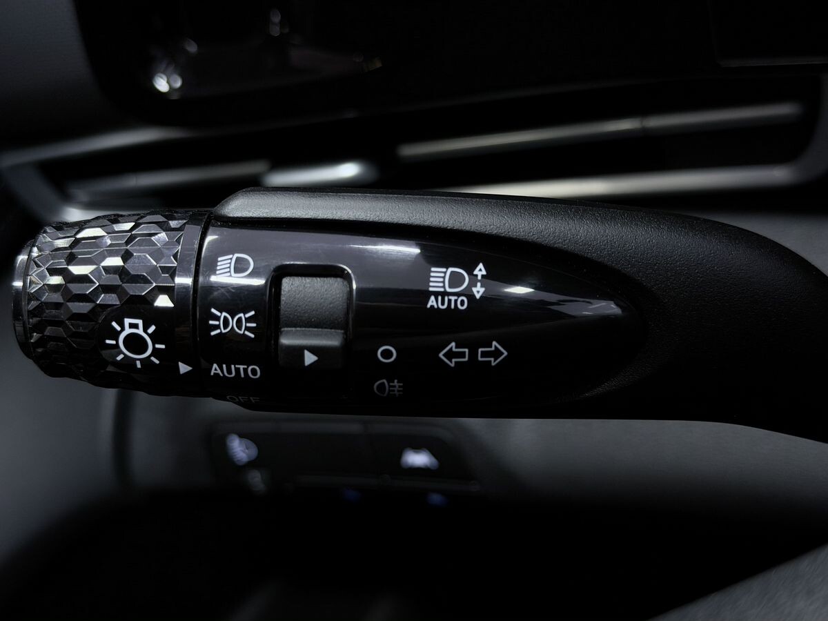 Hyundai Elantra 2022 - фото автомобиля
