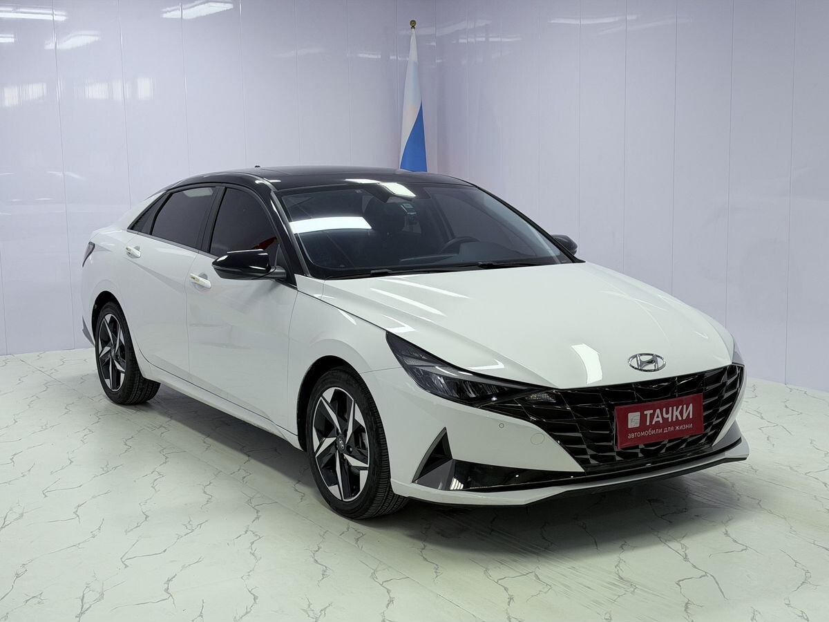 Hyundai Elantra 2022 - фото автомобиля