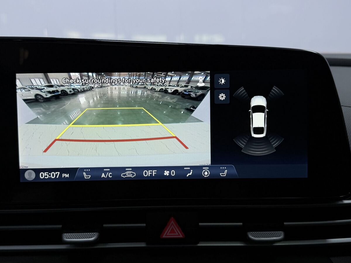 Hyundai Elantra 2022 - фото автомобиля