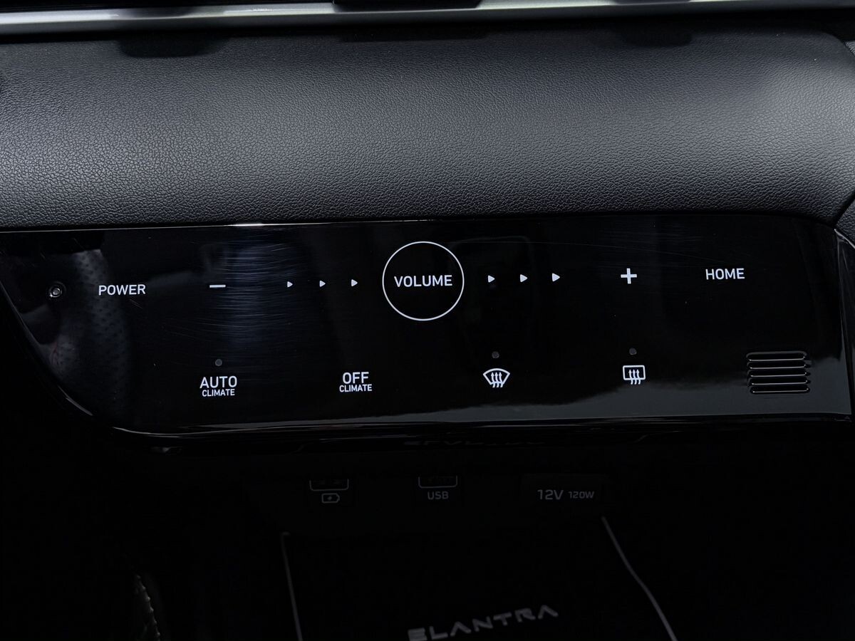 Hyundai Elantra 2022 - фото автомобиля