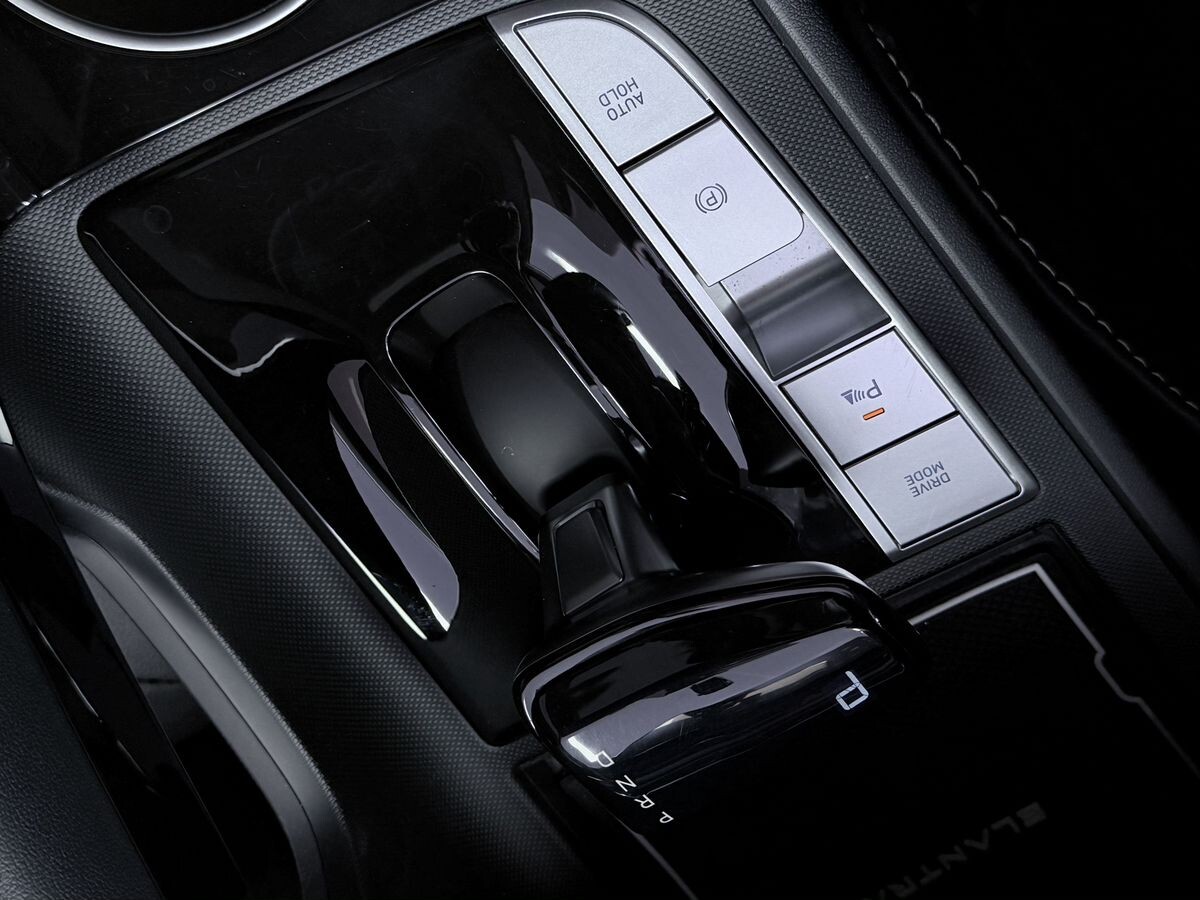 Hyundai Elantra 2022 - фото автомобиля