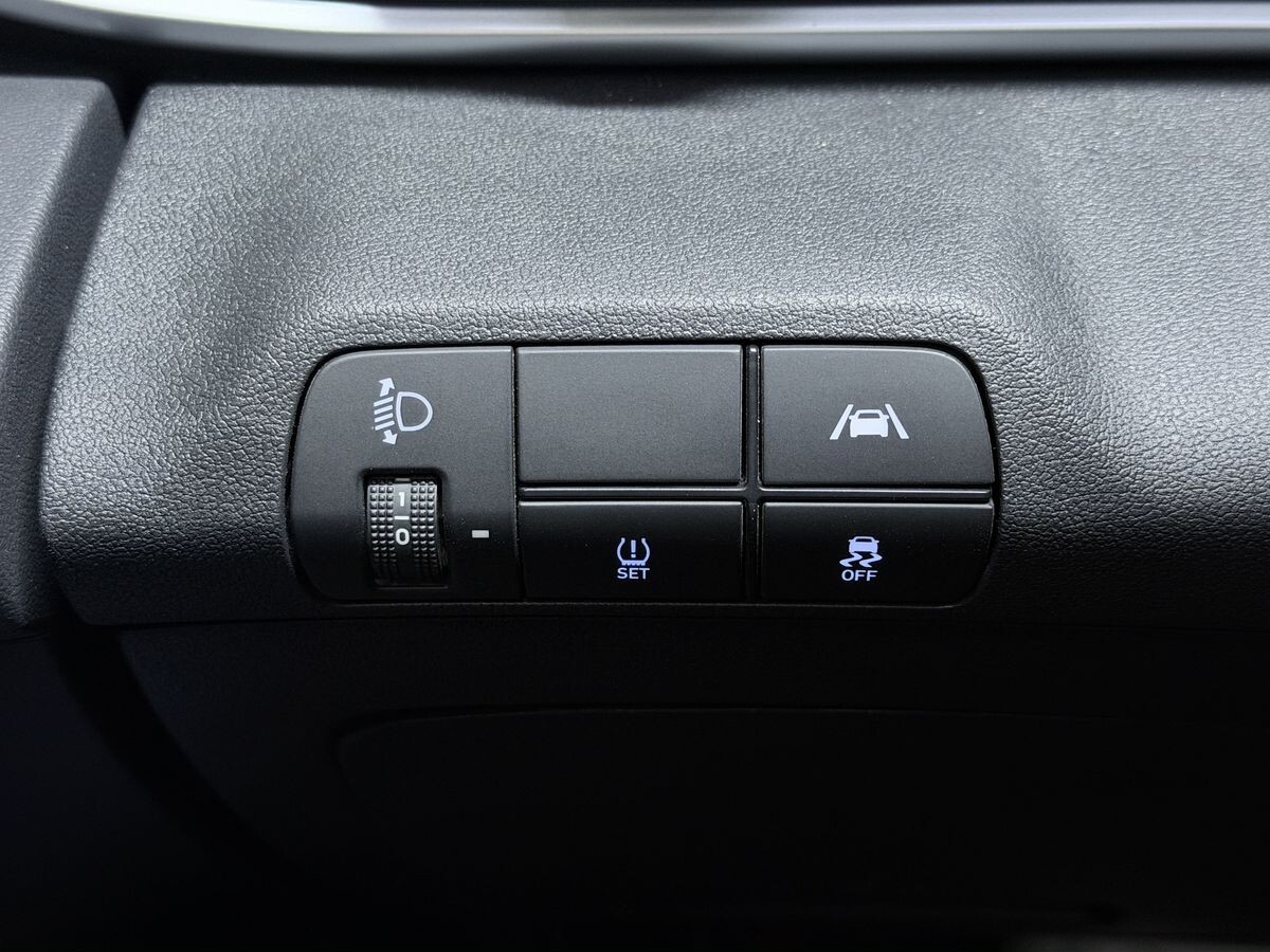 Hyundai Elantra 2022 - фото автомобиля