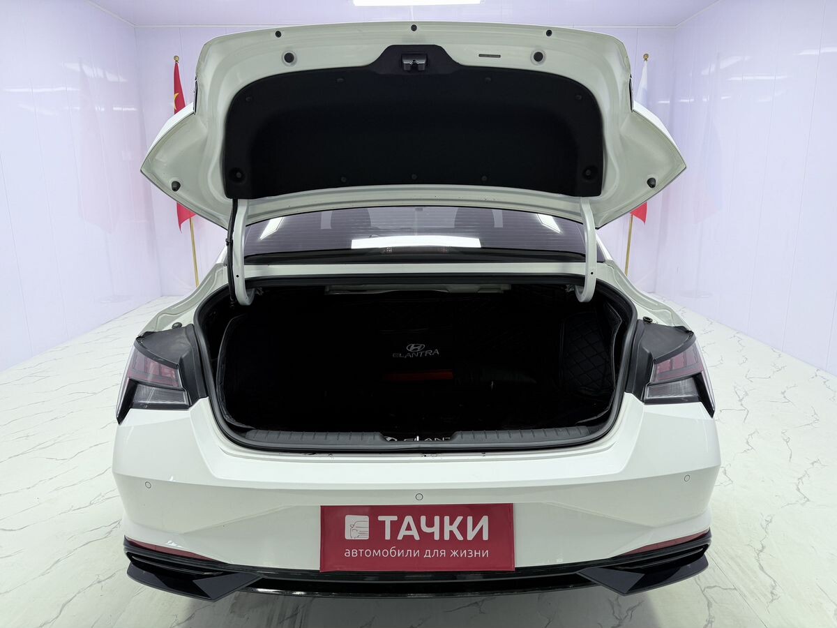 Hyundai Elantra 2022 - фото автомобиля