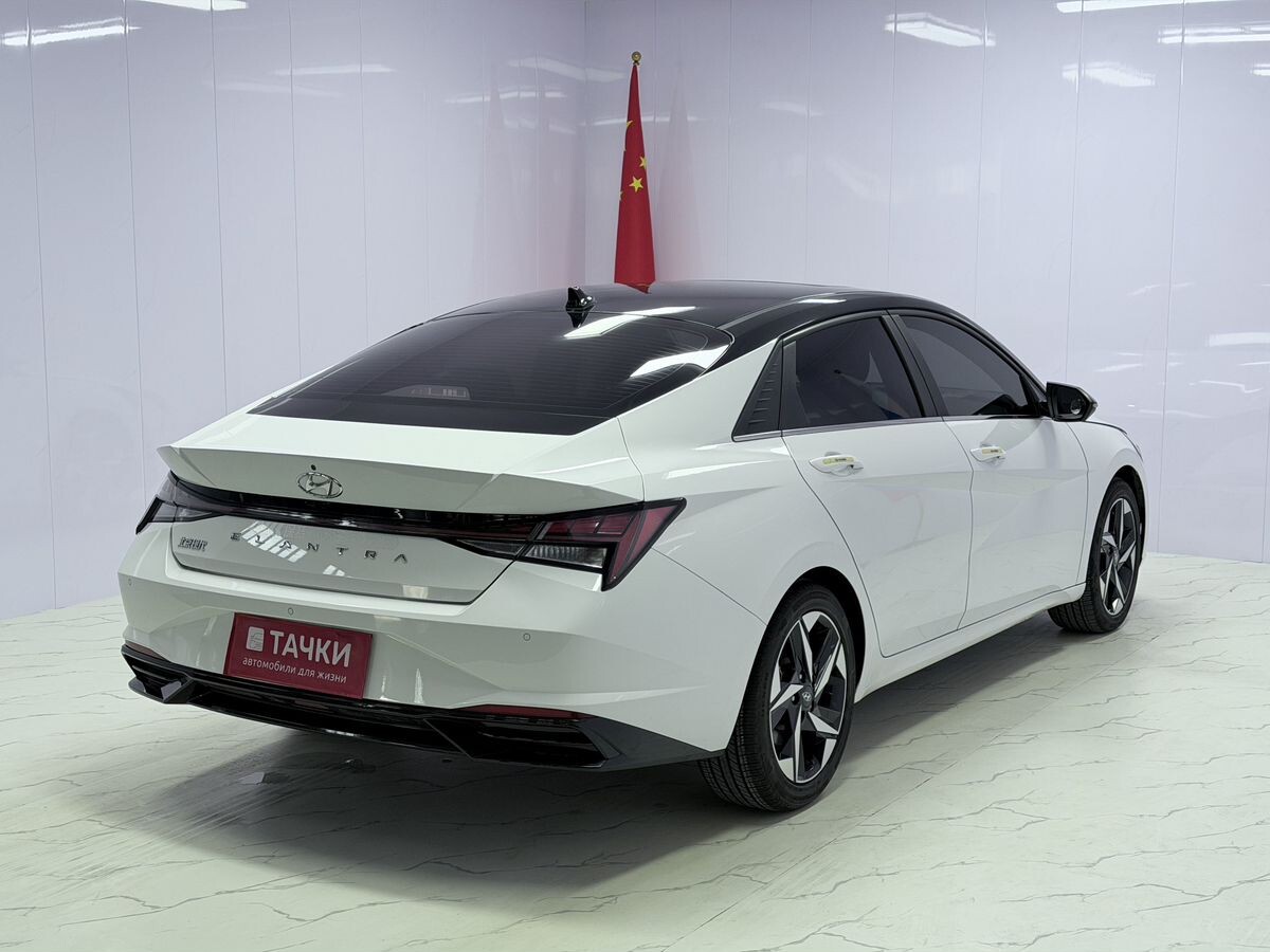 Hyundai Elantra 2022 - фото автомобиля