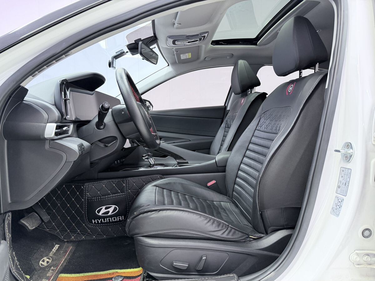 Hyundai Elantra 2022 - фото автомобиля