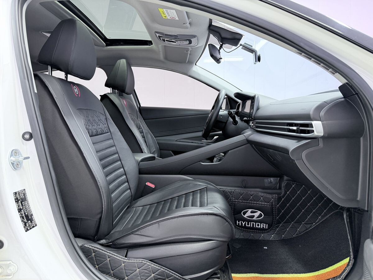 Hyundai Elantra 2022 - фото автомобиля