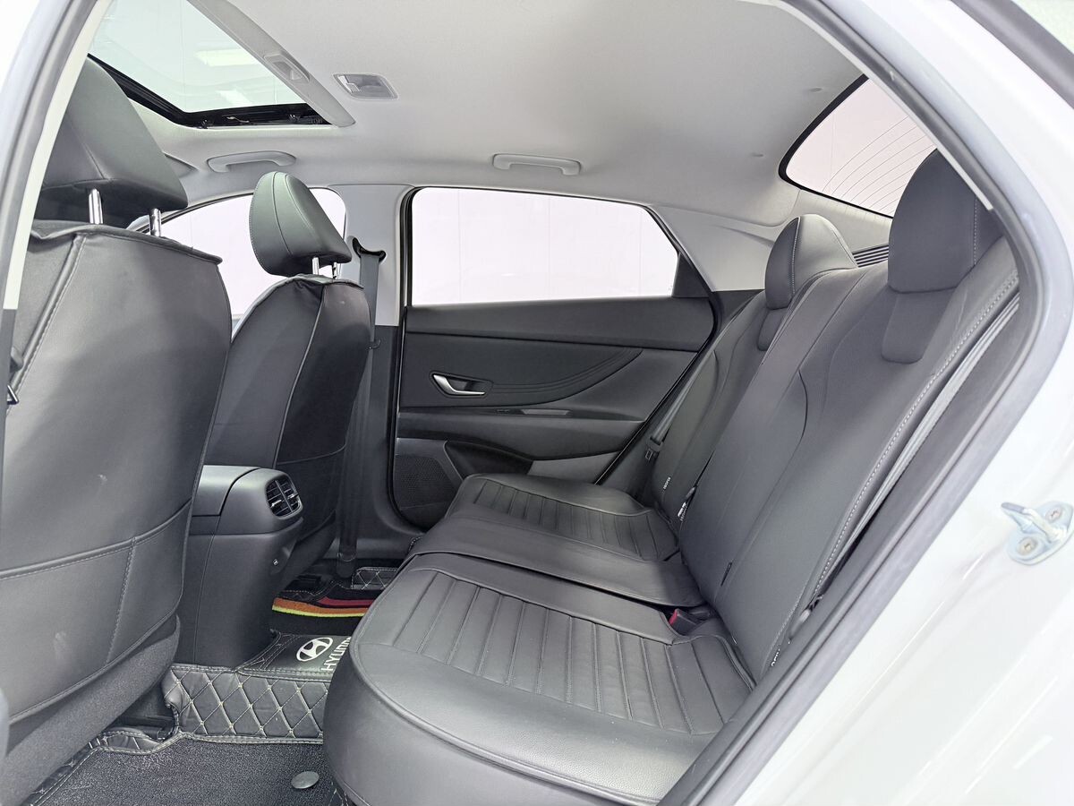 Hyundai Elantra 2022 - фото автомобиля