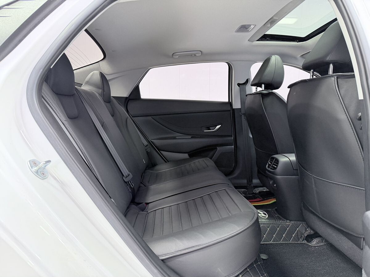 Hyundai Elantra 2022 - фото автомобиля