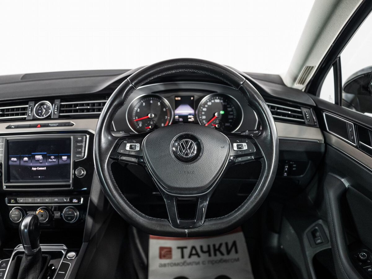 Volkswagen Passat 2016 - фото автомобиля