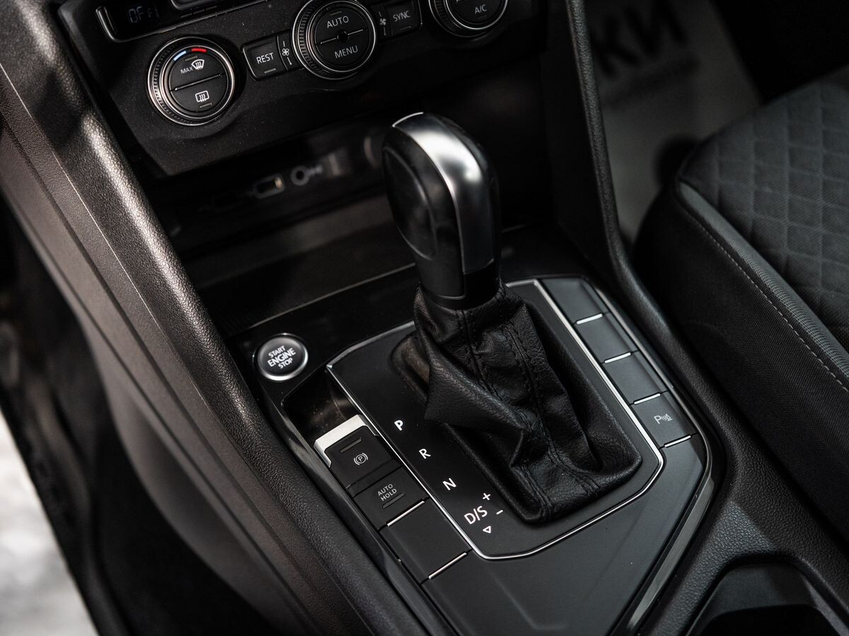 Volkswagen Tiguan 2020 - фото автомобиля