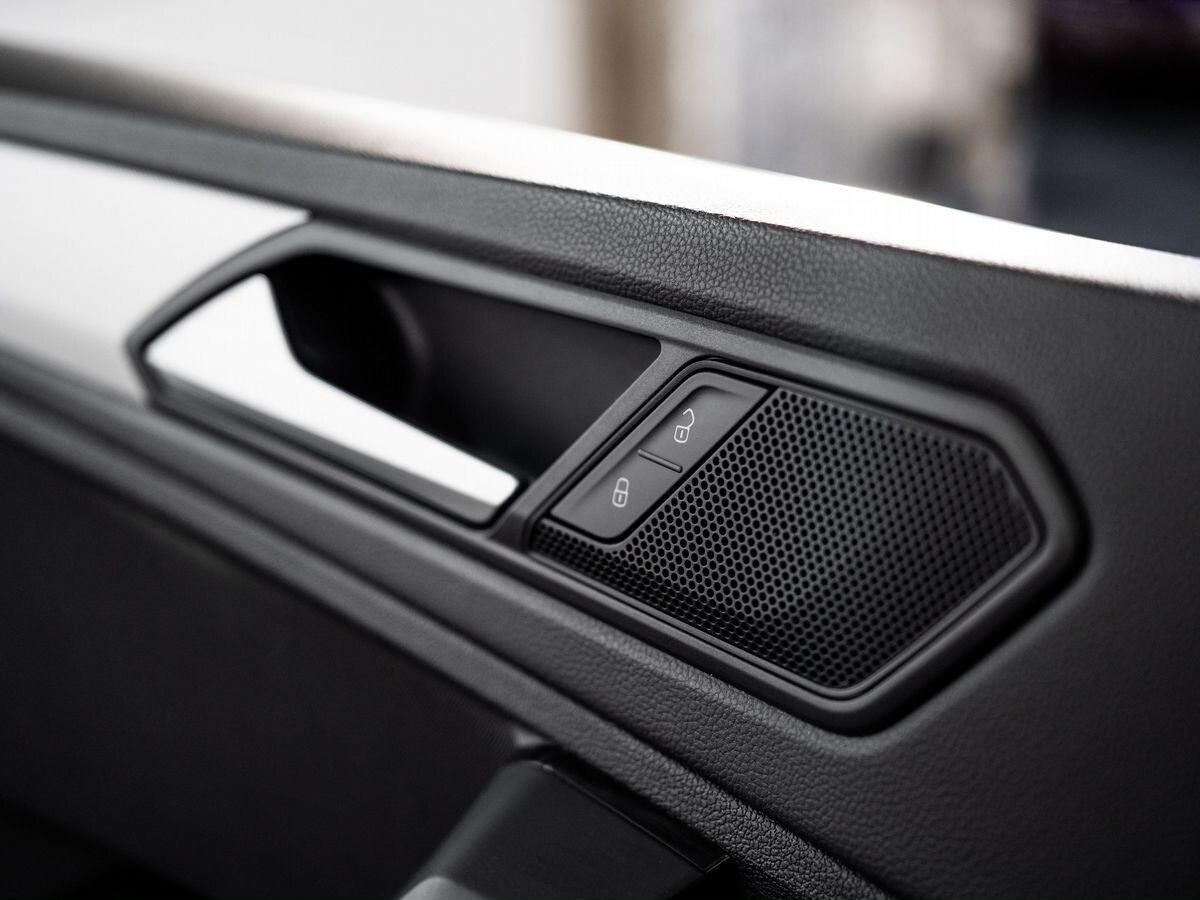 Volkswagen Tiguan 2020 - фото автомобиля