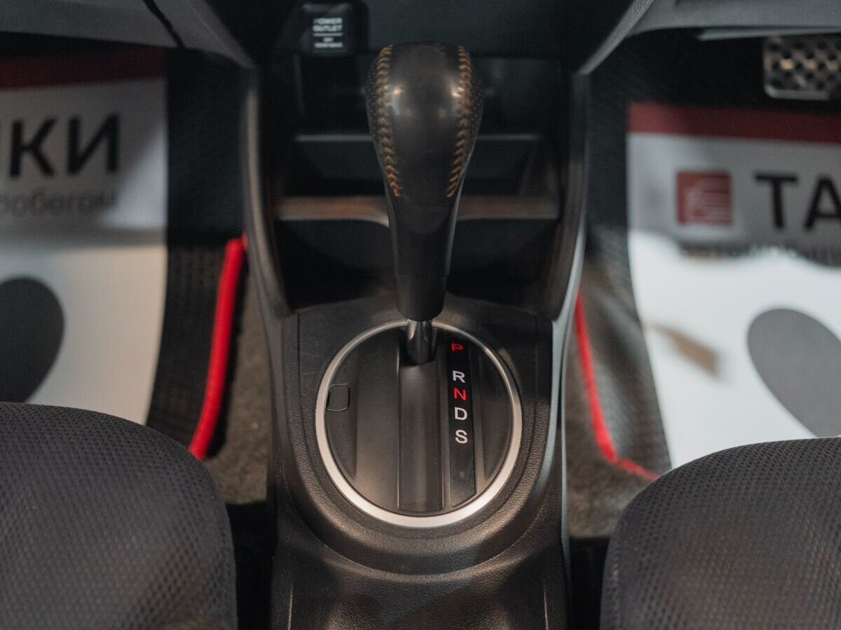 Honda Fit 2011 - фото автомобиля