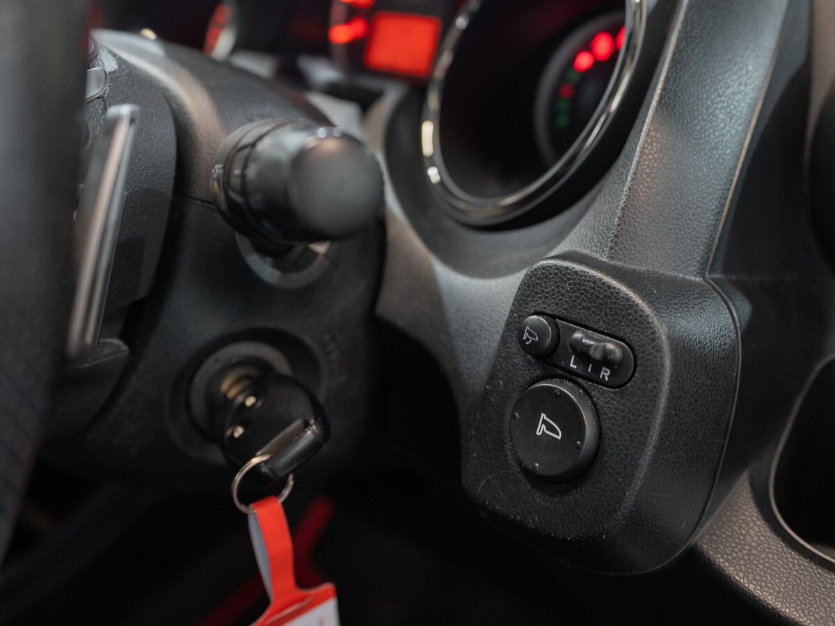 Honda Fit 2011 - фото автомобиля
