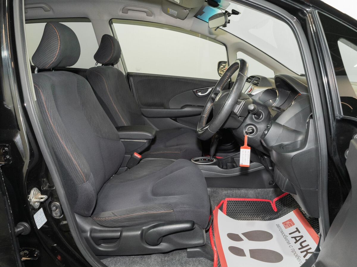 Honda Fit 2011 - фото автомобиля