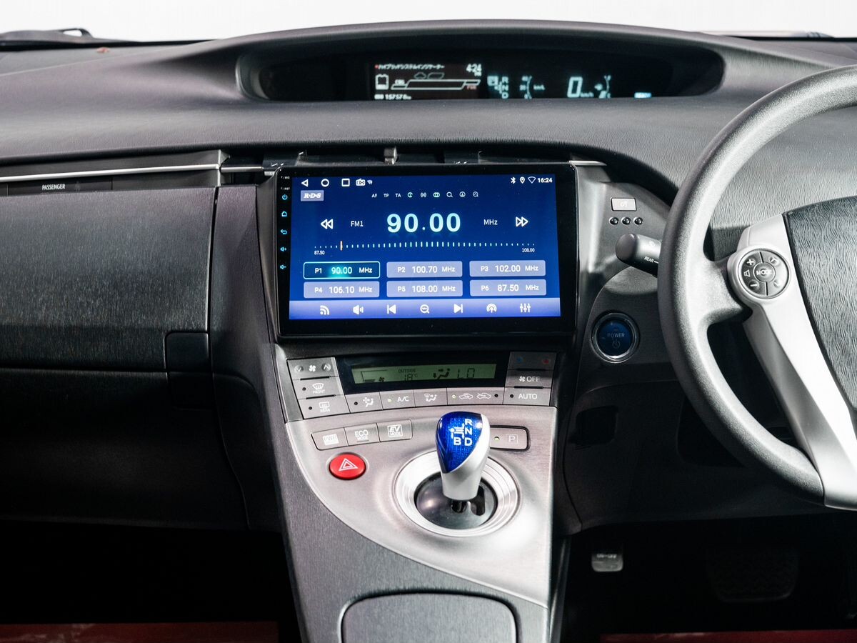 Toyota Prius 2015 - фото автомобиля