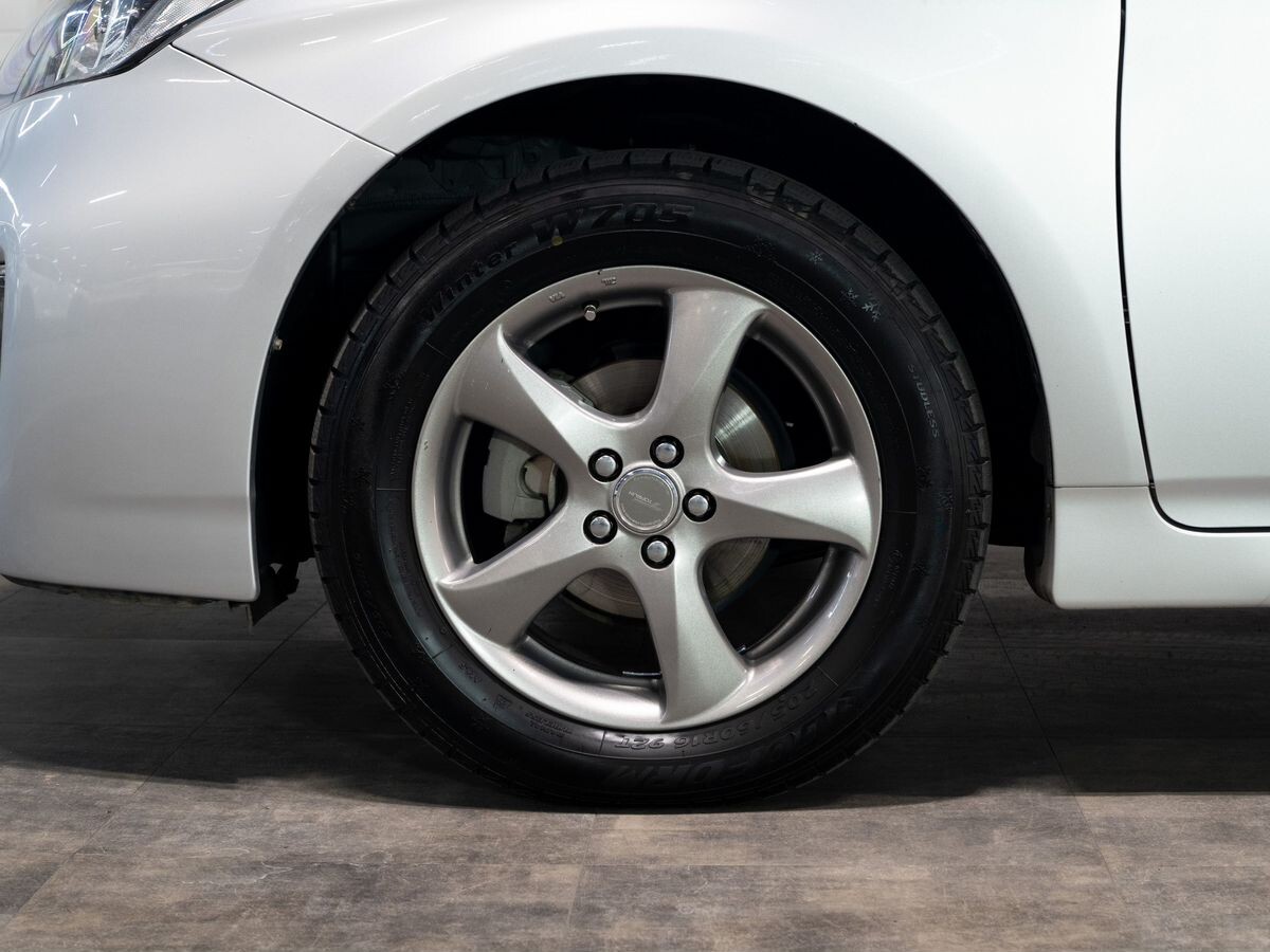 Toyota Prius 2015 - фото автомобиля