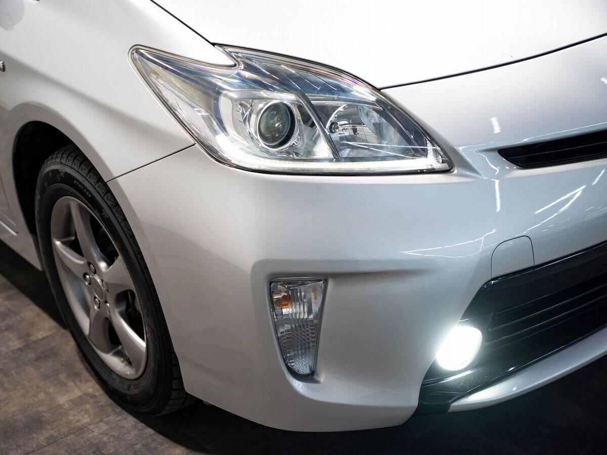 Toyota Prius 2015 - фото автомобиля