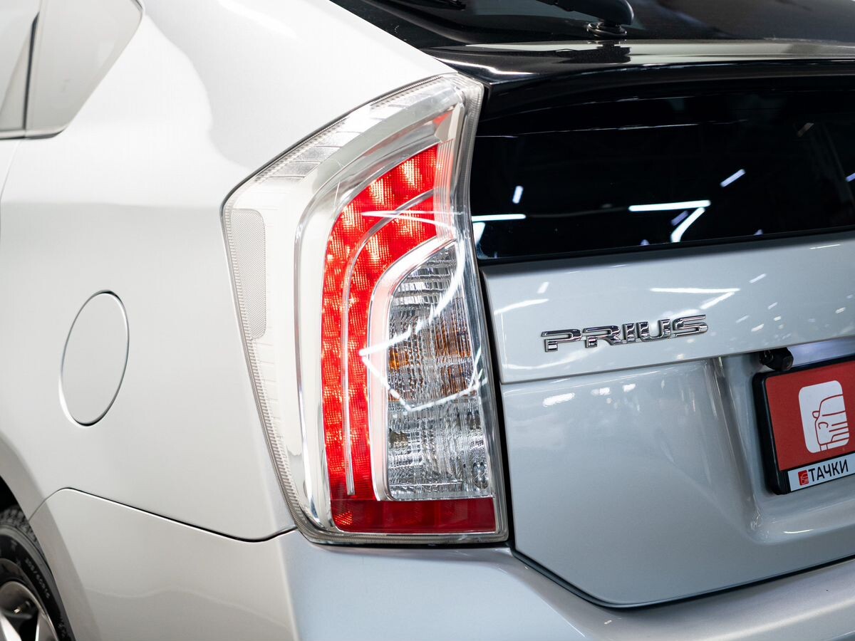Toyota Prius 2015 - фото автомобиля