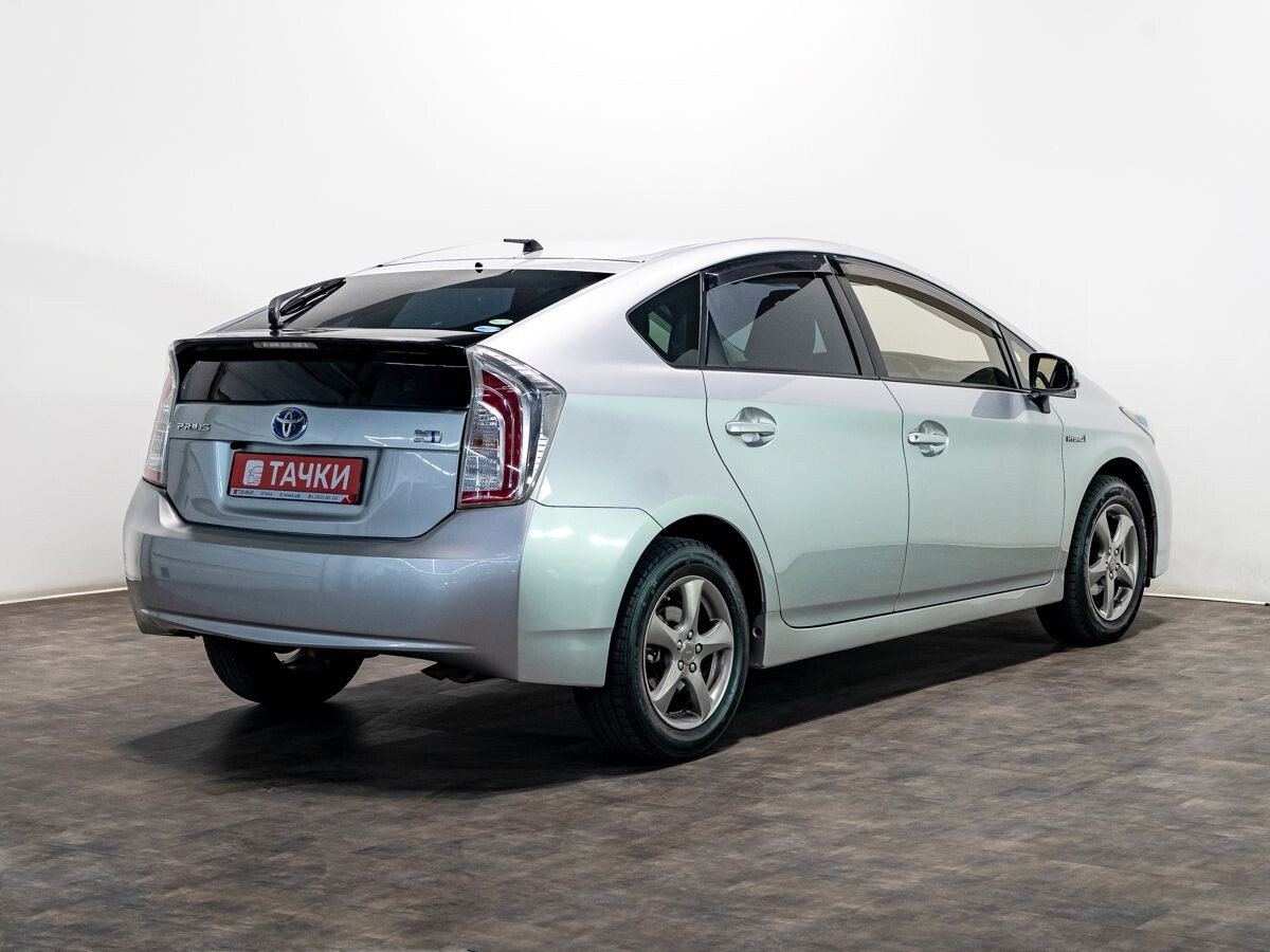 Toyota Prius 2015 - фото автомобиля