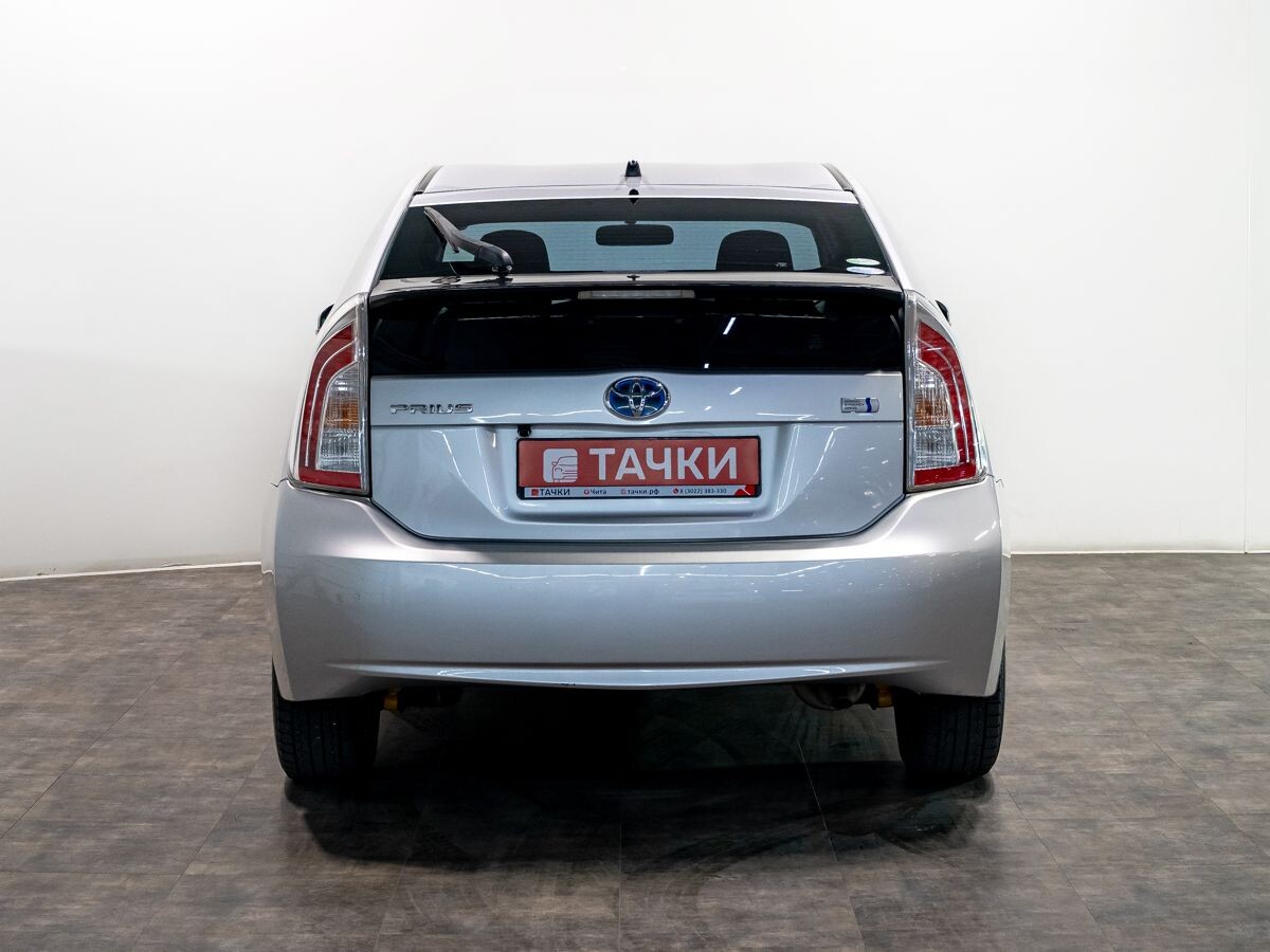 Toyota Prius 2015 - фото автомобиля
