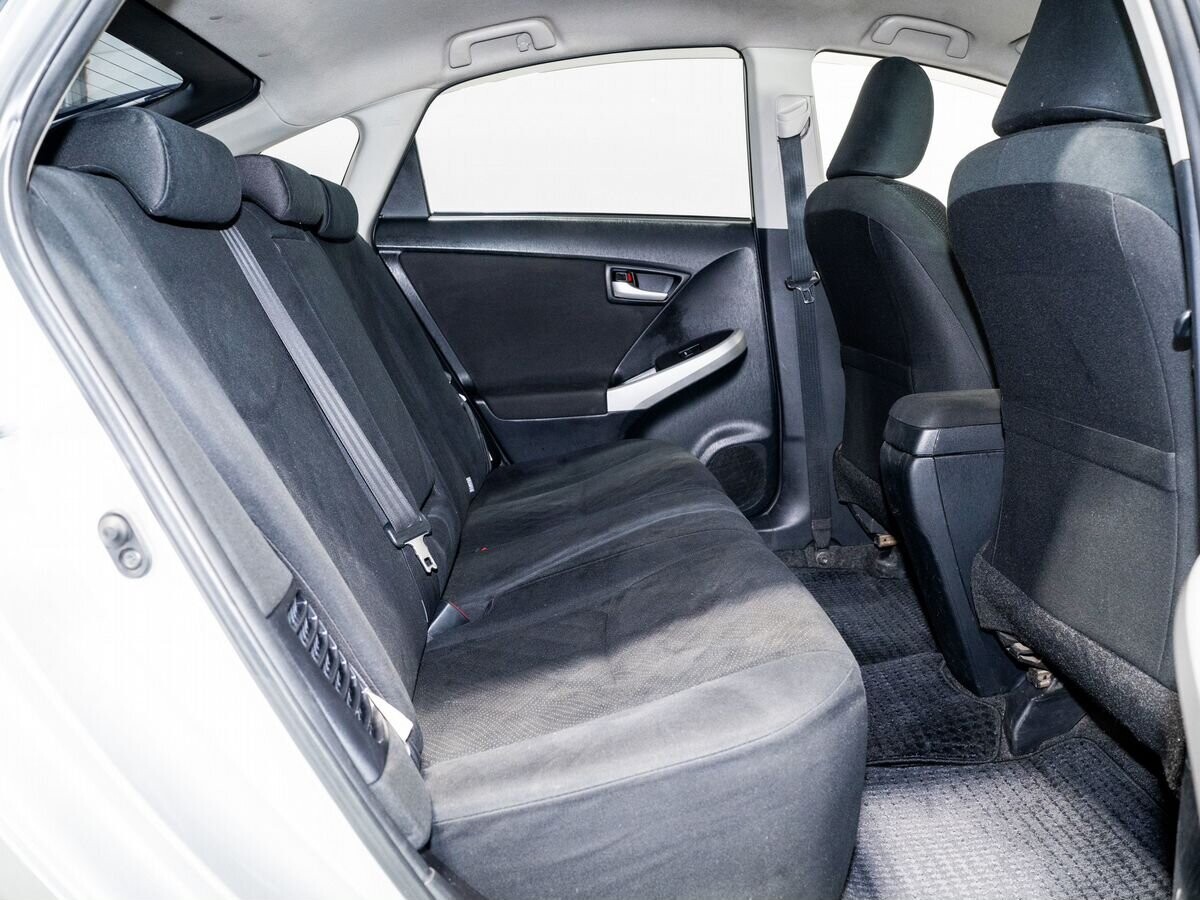 Toyota Prius 2015 - фото автомобиля