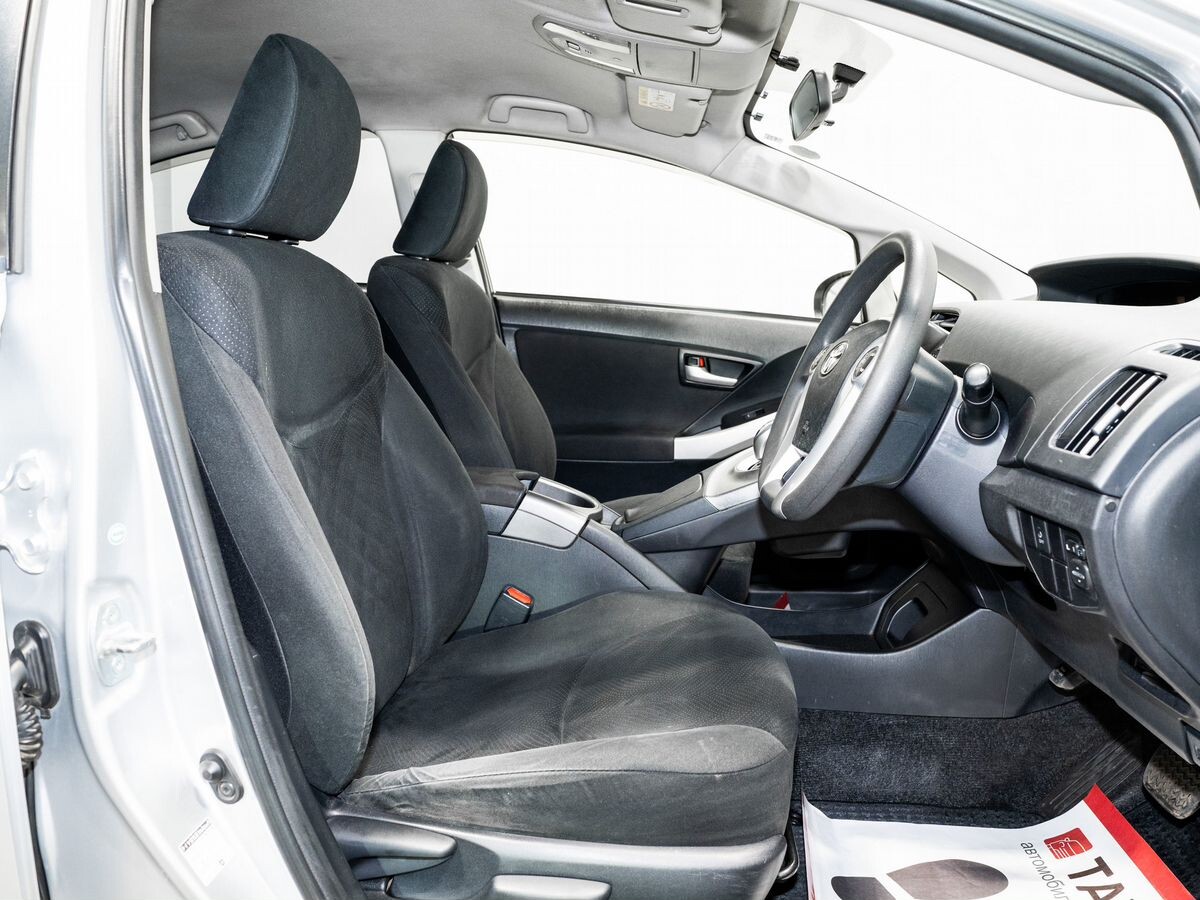 Toyota Prius 2015 - фото автомобиля