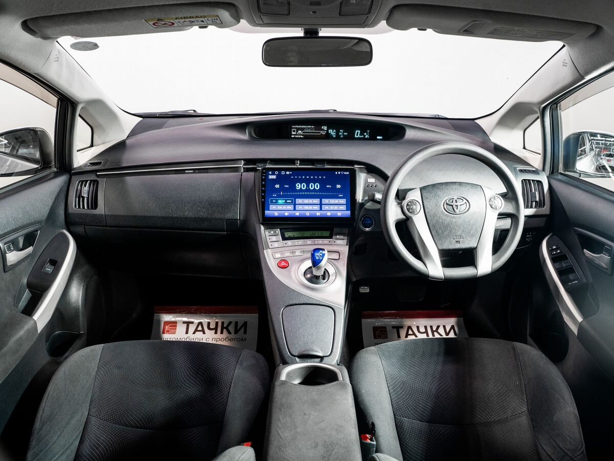 Toyota Prius 2015 - фото автомобиля