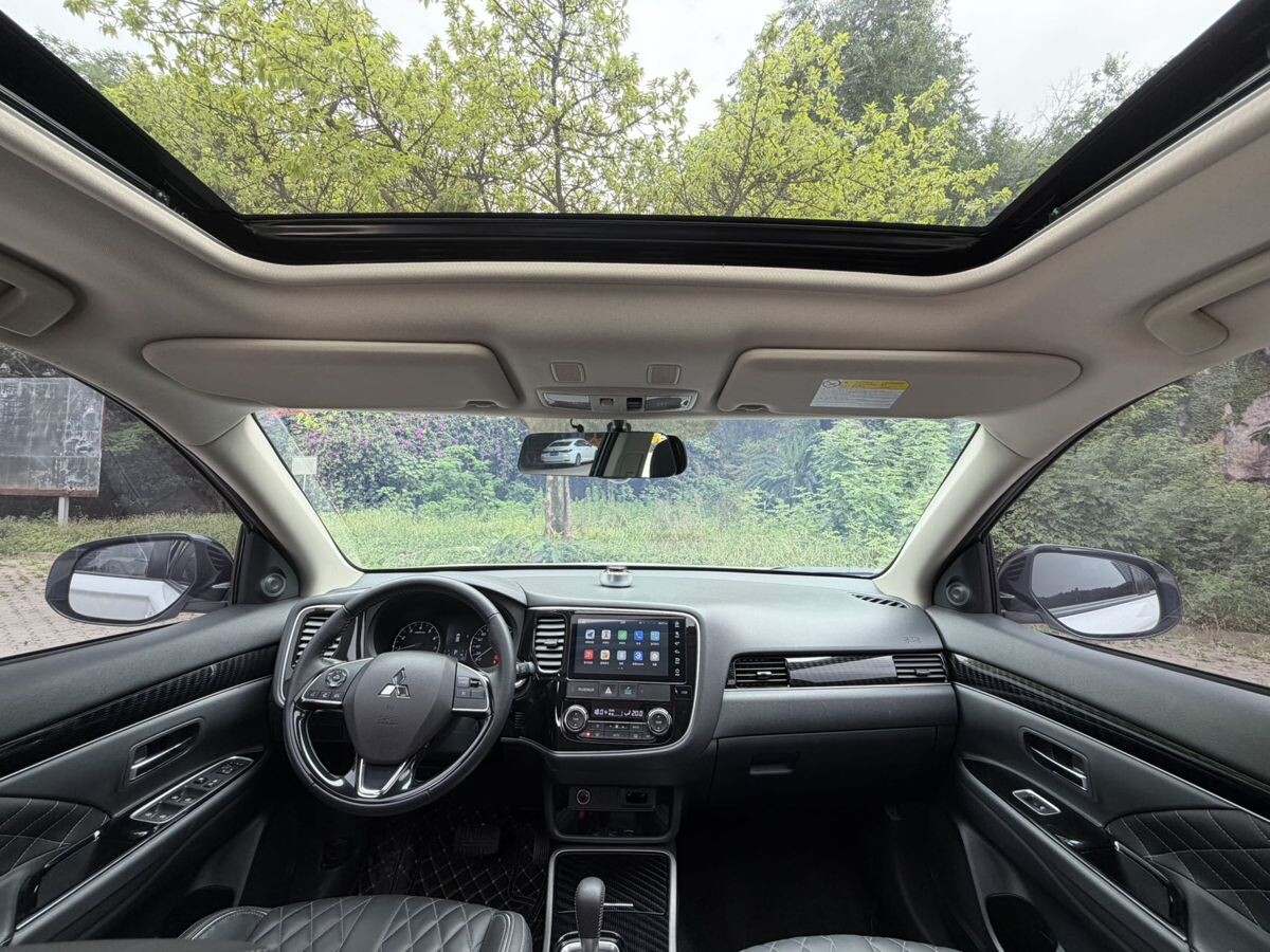 Mitsubishi Outlander 2021 - фото автомобиля