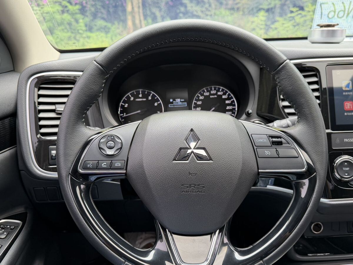 Mitsubishi Outlander 2021 - фото автомобиля